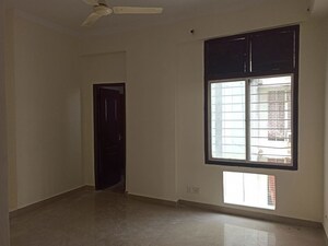 Room in 3 BHK Apartment at Eldeco Elegante, Vibhuti Khand – for Rent