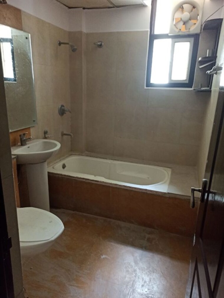 Bathroom, eldeco-elegante 3 Bedroom 1400 Sq.Ft. Apartment In Vibhuti Khand Lucknow 10545482