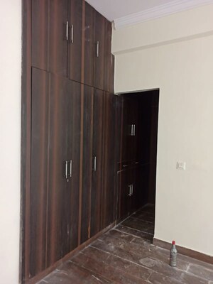 Room in 3 BHK Apartment at Eldeco Elegante, Vibhuti Khand – for Rent