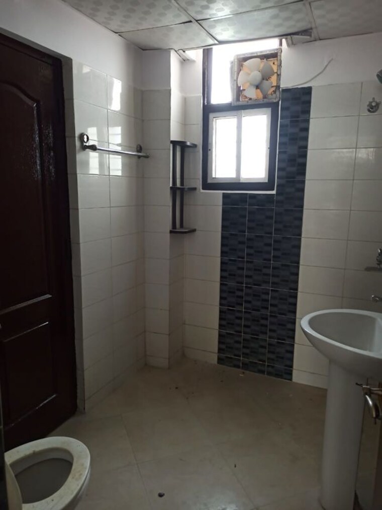 Bathroom, eldeco-elegante 3 Bedroom 1400 Sq.Ft. Apartment In Vibhuti Khand Lucknow 10545482