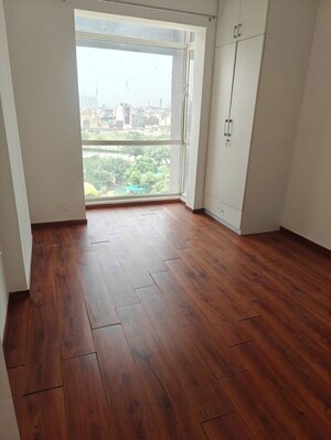 Room in 3 BHK Apartment at ILD Grand, Sector 37c – for Rent