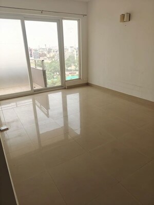 Room in 3 BHK Apartment at ILD Grand, Sector 37c – for Rent