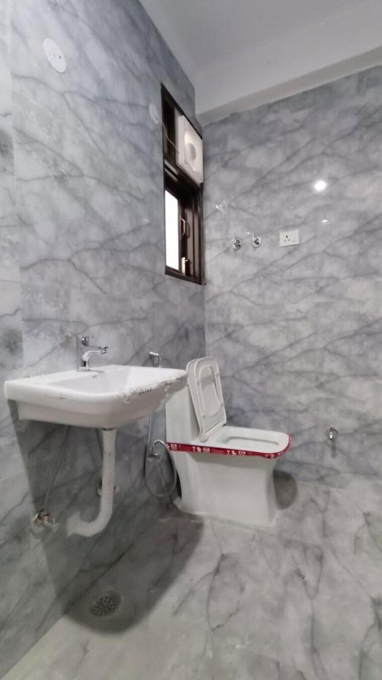 Bathroom, neb sarai 2 Bedroom 850 Sq.Ft. Builder Floor In Neb Sarai Delhi 10545541