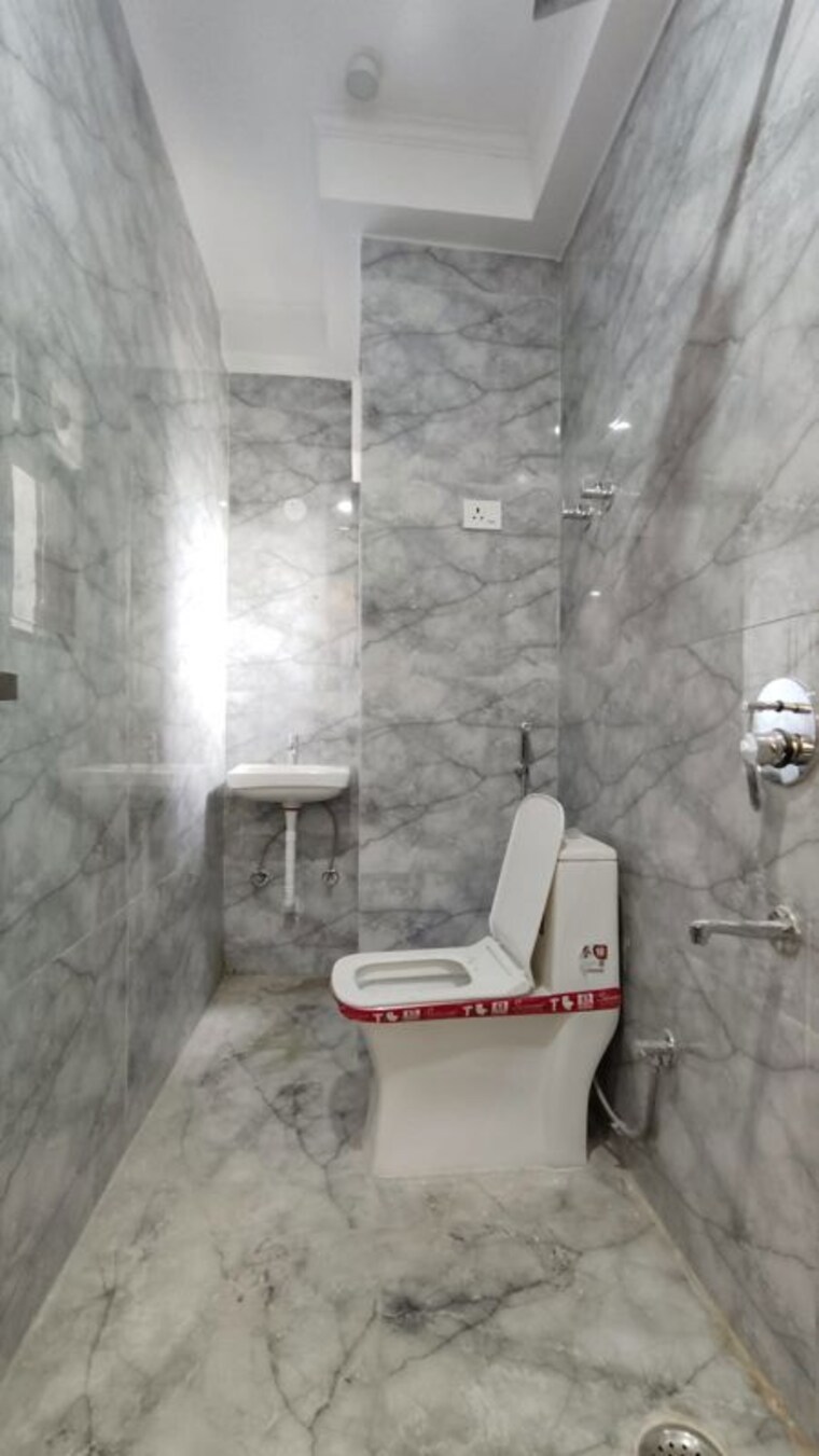 Bathroom, neb sarai 2 Bedroom 850 Sq.Ft. Builder Floor In Neb Sarai Delhi 10545541
