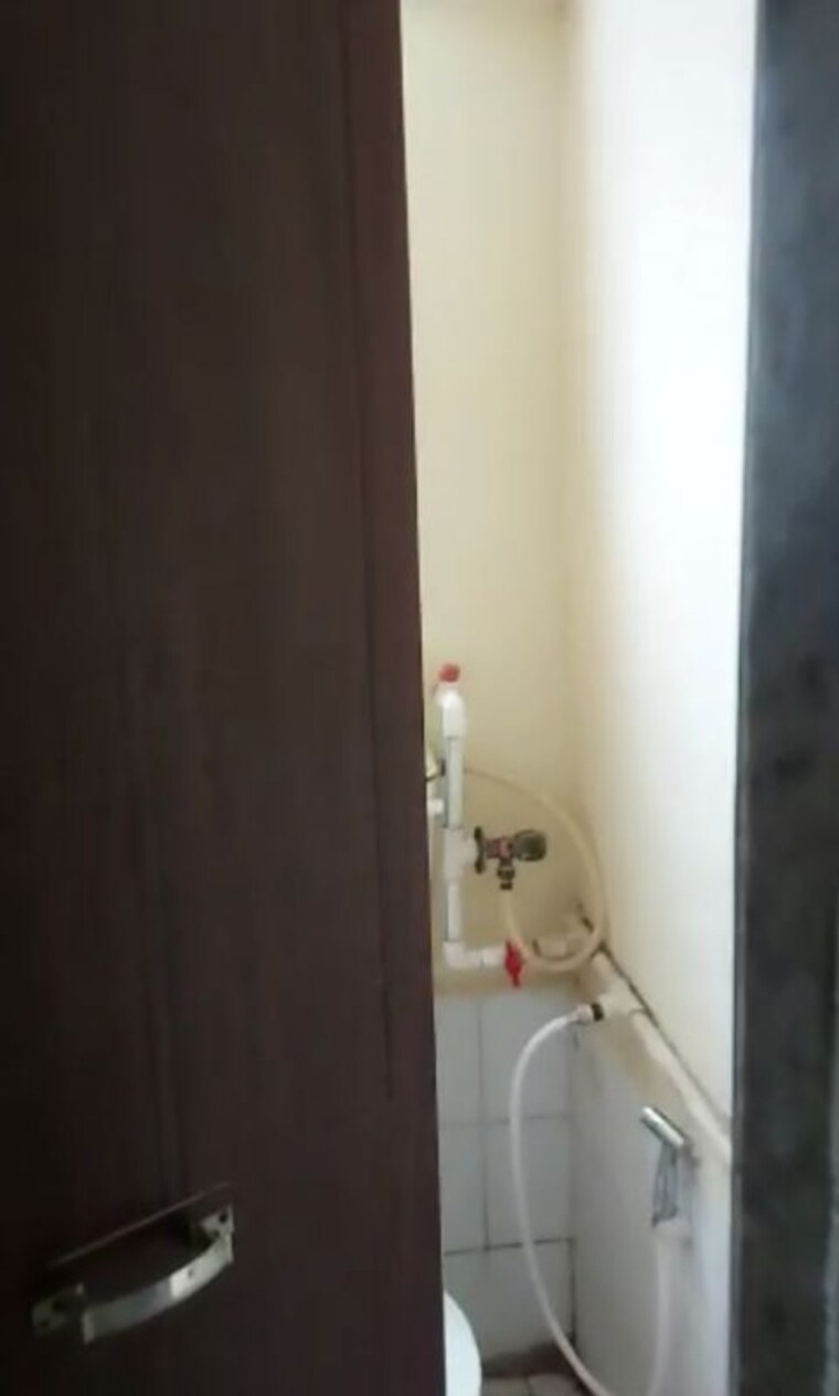 Bathroom, unique-siddharth-chs 1 Bedroom 501 Sq.Ft. Apartment In Mira Road Thane 10545558