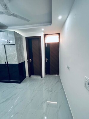 Team Area in 3 BHK Apartment at Chattarpur – for Sale