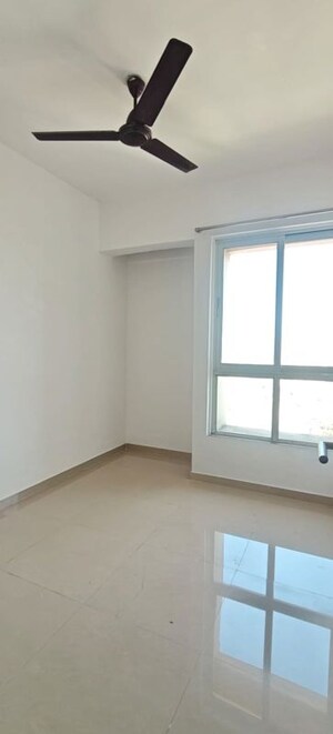 Room in 2 BHK Apartment at Puranik City Reserva, Ghodbunder Road – for Rent