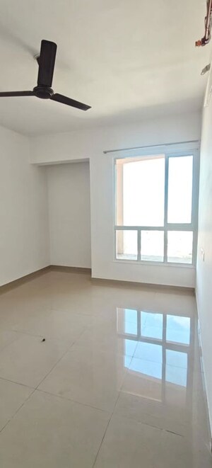 Room in 2 BHK Apartment at Puranik City Reserva, Ghodbunder Road – for Rent