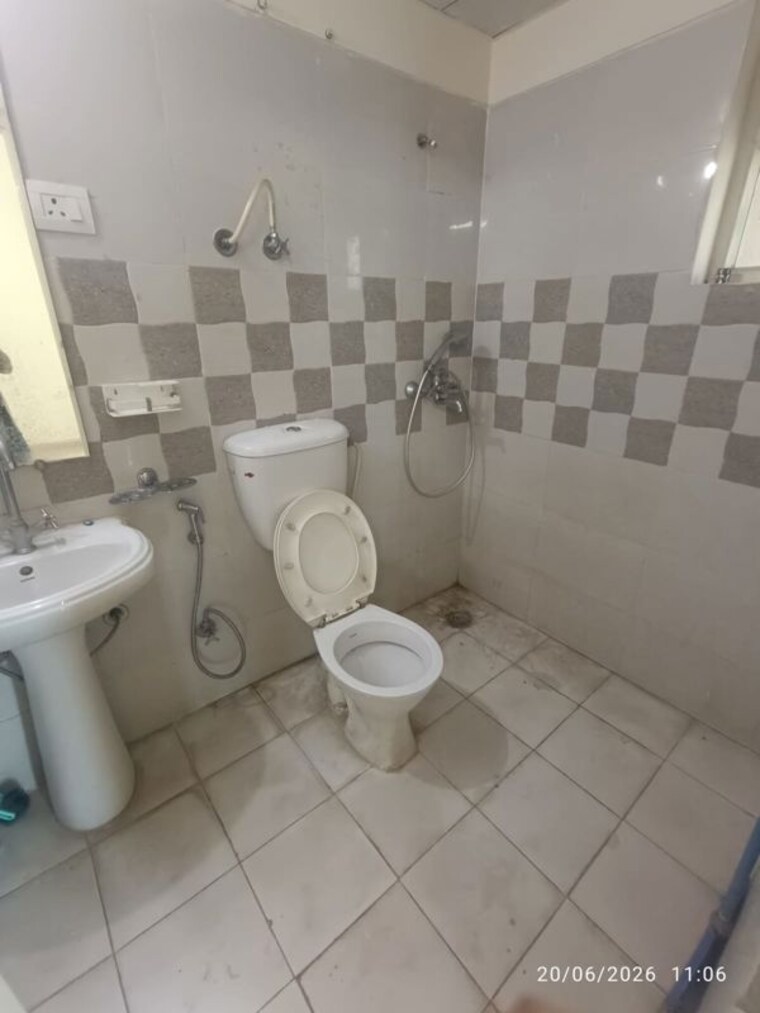 Bathroom, gaur-atulyam 3 Bedroom 200 Sq.Ft. Apartment In Omicron I Greater Noida Greater Noida 10545586
