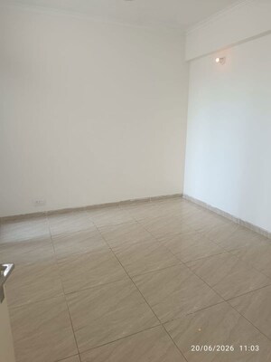 Room in 3 BHK Apartment at Gaur Atulyam, Omicron I Greater Noida – for Rent