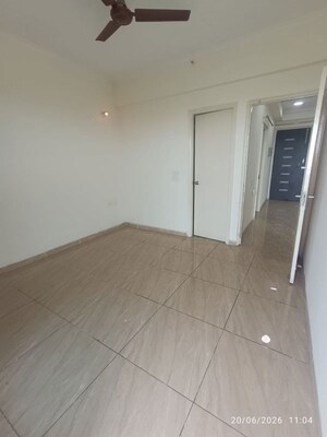 Room in 3 BHK Apartment at Gaur Atulyam, Omicron I Greater Noida – for Rent