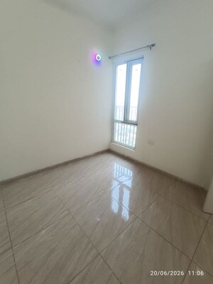Room in 3 BHK Apartment at Gaur Atulyam, Omicron I Greater Noida – for Rent