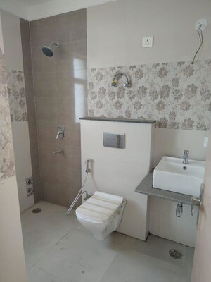 Bathroom in 1 BHK Builder Floor at South City 1 – for Rent