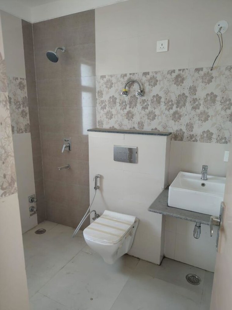 Bathroom, south city 1 1 Bedroom 66 Sq.Yd. Builder Floor In South City 1 Gurgaon 10545600