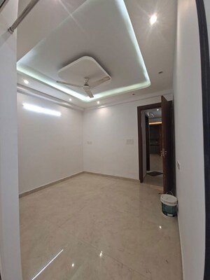 Room in 2 BHK Apartment at Chattarpur – for Rent