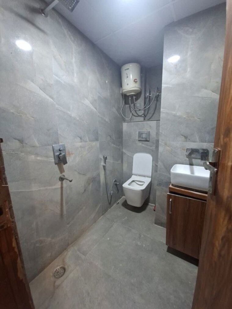 Bathroom, chattarpur 2 Bedroom 900 Sq.Ft. Apartment In Chattarpur Delhi 10545610