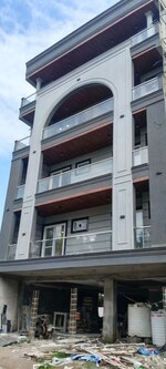 3 BHK + Servant Room 267 Sq.Yd. Builder Floor in Sector 88