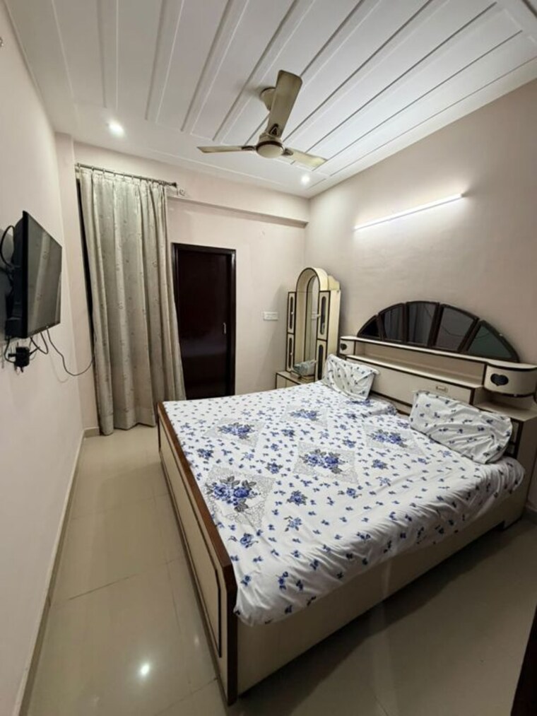 Bedroom, guru-nanak-enclave 3 Bedroom 100 Sq.Ft. Builder Floor In Dhakoli Zirakpur 10545641