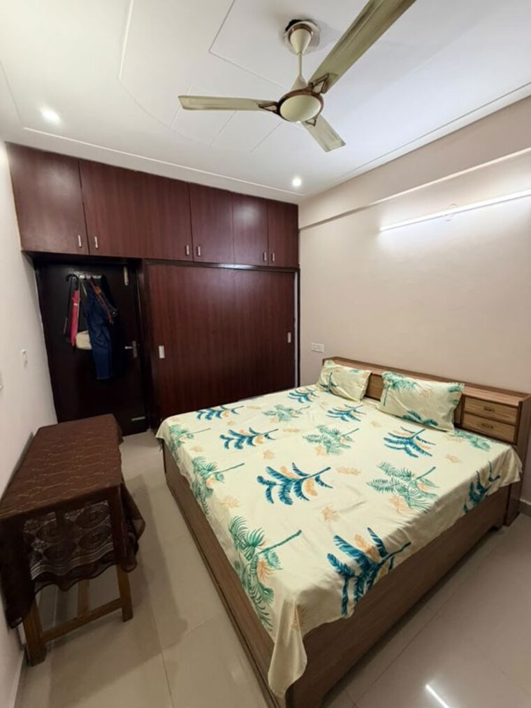 Bedroom, guru-nanak-enclave 3 Bedroom 100 Sq.Ft. Builder Floor In Dhakoli Zirakpur 10545641