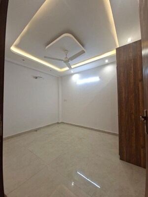 Room in 2 BHK Apartment at Chattarpur – for Rent