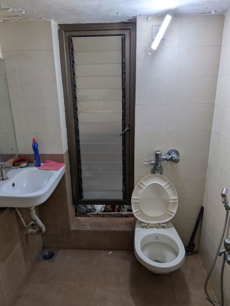 Bathroom, marathon-galaxy 3 Bedroom 1080 Sq.Ft. Apartment In Mulund West Mumbai 10545648