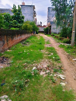 1.5 BHK Independent House – Garden View at Jankipuram Extension - for Rent