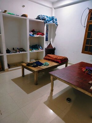 Team Area in 1.5 BHK Independent House at Jankipuram Extension – for Rent