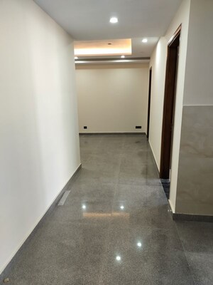 Building Lobby in 2 BHK Builder Floor at Sector 33 – for Rent