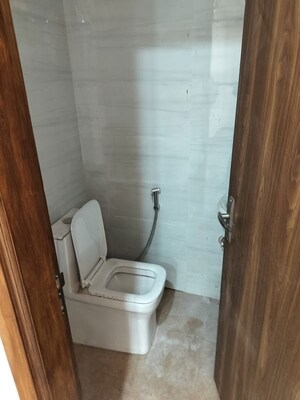 Bathroom in 2 BHK Builder Floor at Sector 33 – for Rent