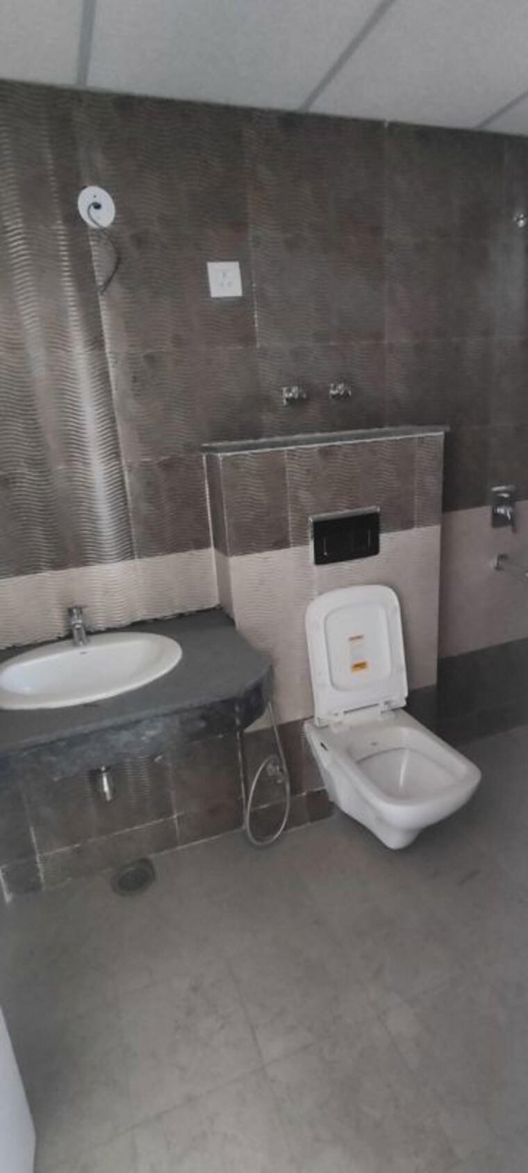 Bathroom, pareena-the-elite-residences 3 Bedroom 1800 Sq.Ft. Apartment In Sector 99 Gurgaon 10545709