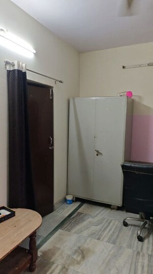 Room in 1 BHK Apartment at Mansarovar – for Rent