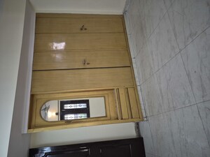 Room in 3.5 BHK Apartment at Mayur Vihar – for Rent