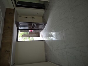 Room in 3.5 BHK Apartment at Mayur Vihar – for Rent
