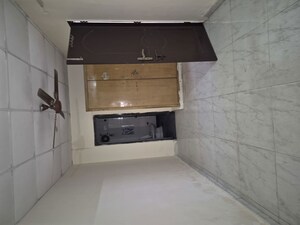 Room in 3.5 BHK Apartment at Mayur Vihar – for Rent