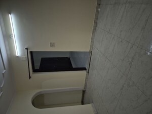 Room in 3.5 BHK Apartment at Mayur Vihar – for Rent