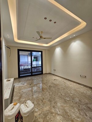 Room in 3 BHK Builder Floor at Sector 57 – for Rent