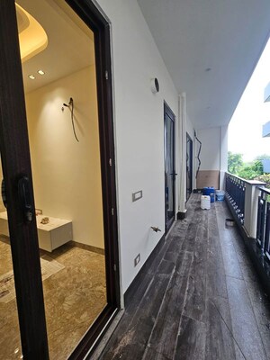 Building Lobby in 3 BHK Builder Floor at Sector 57 – for Rent