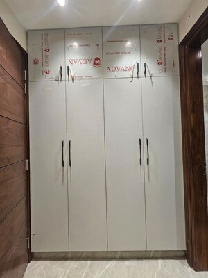 Building Lobby in 3 BHK Builder Floor at Sector 57 – for Rent