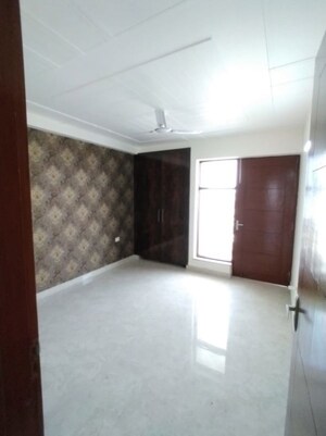 Room in 3 BHK Builder Floor at Sector 57 – for Rent