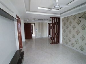 Room in 3 BHK Builder Floor at Sector 57 – for Rent