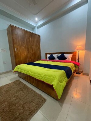 Bedroom in 3 BHK Builder Floor at Sector 42 – for Rent