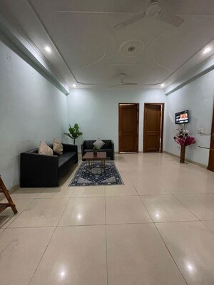 Living Room in 3 BHK Builder Floor at Sector 42 – for Rent