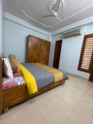 Bedroom in 3 BHK Builder Floor at Sector 42 – for Rent