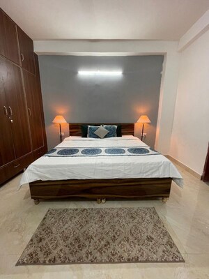 Bedroom in 3 BHK Builder Floor at Sector 42 – for Rent