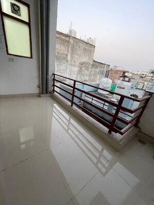 Balcony in 3 BHK Builder Floor at Sector 42 – for Rent