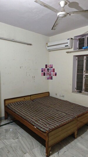 Room in  Pg at Mansarovar – for Rent