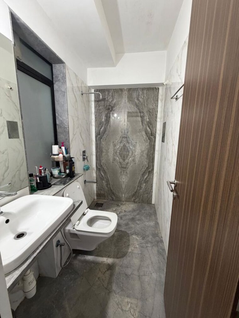 Bathroom, kalpataru-primus-residence 2 Bedroom 600 Sq.Ft. Apartment In Santacruz East Mumbai 10545829