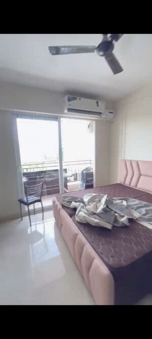 Bedroom in 2 BHK Apartment at Signature Global Prime, Sector 63a – for Rent