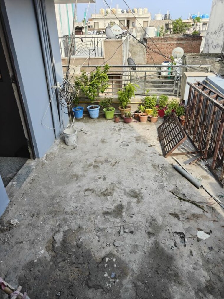 Balcony, model town 3 1 Bedroom 450 Sq.Ft. Builder Floor In Model Town 3 Delhi 10545851