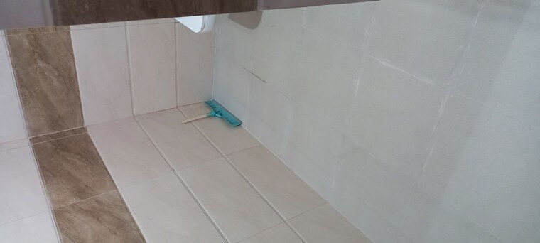 Attached Bathroom, ip extension 2 Bedroom 1000 Sq.Ft. Apartment In Ip Extension Delhi 10545869